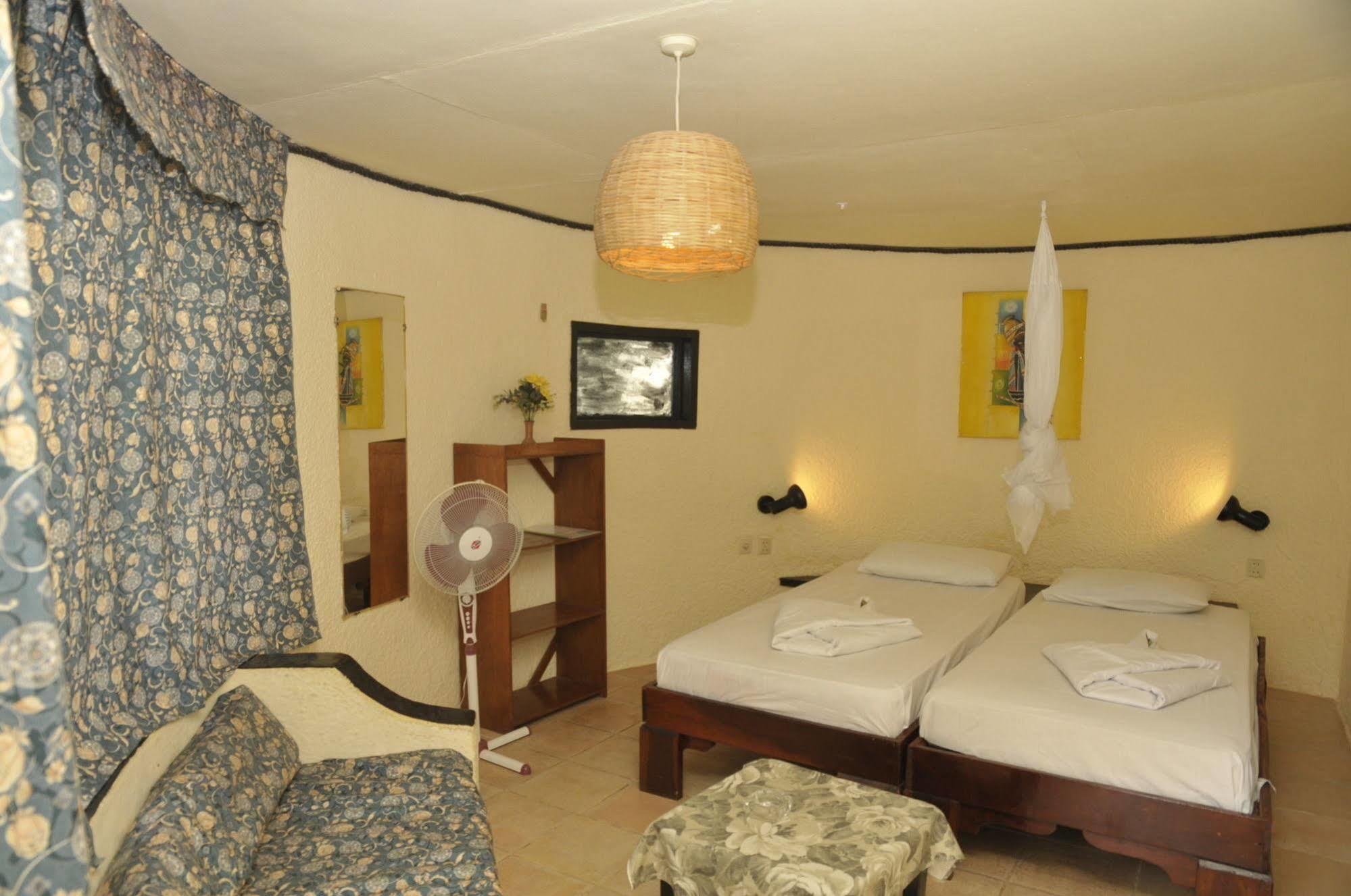 African Village Hotel Bakau Екстериор снимка